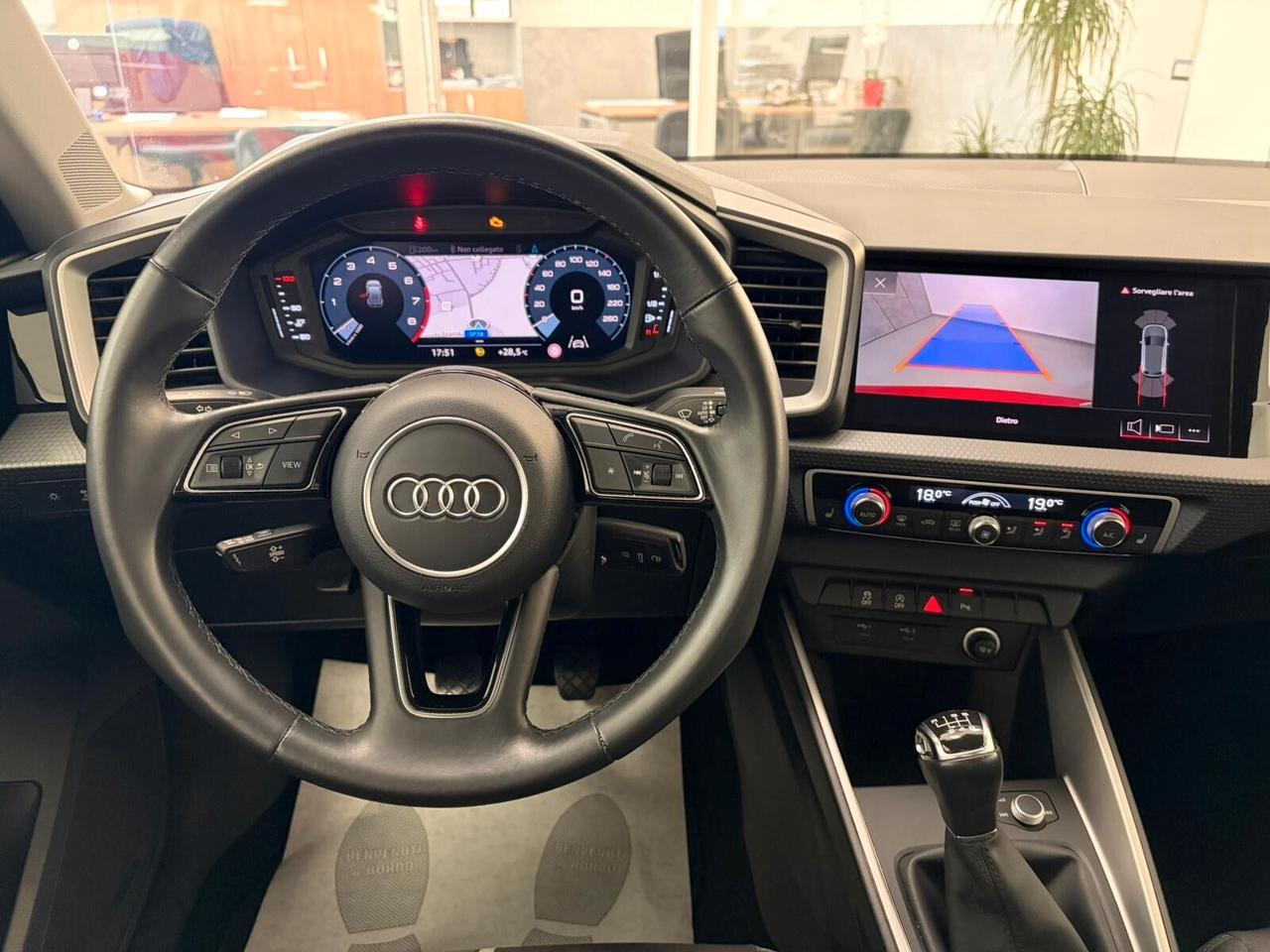 Audi A1 citycarver 30 1.0 tfsi Identity Black 110cv