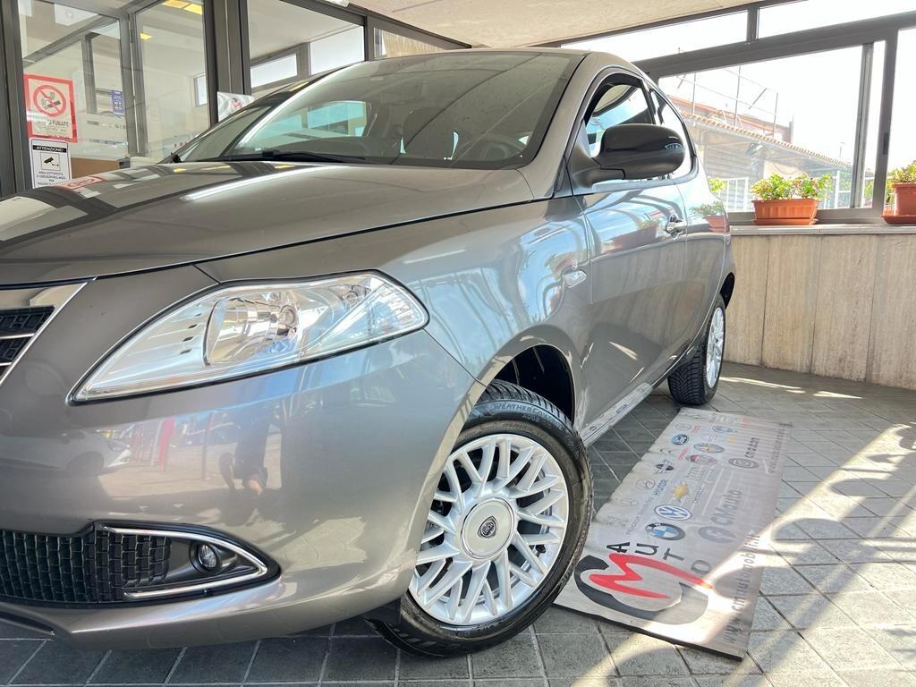 Lancia Ypsilon 900cc TwinAir 85cv 5 porte Metano Ecochic Gold