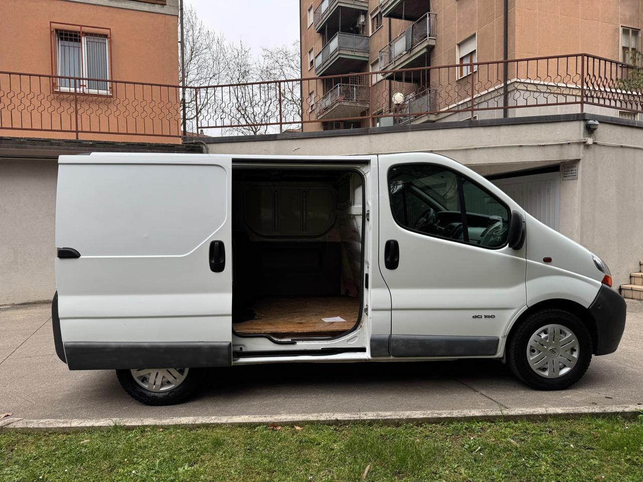 NISSAN Primastar V29 2.5 dci 140 L1H1 IVA COMPRESA