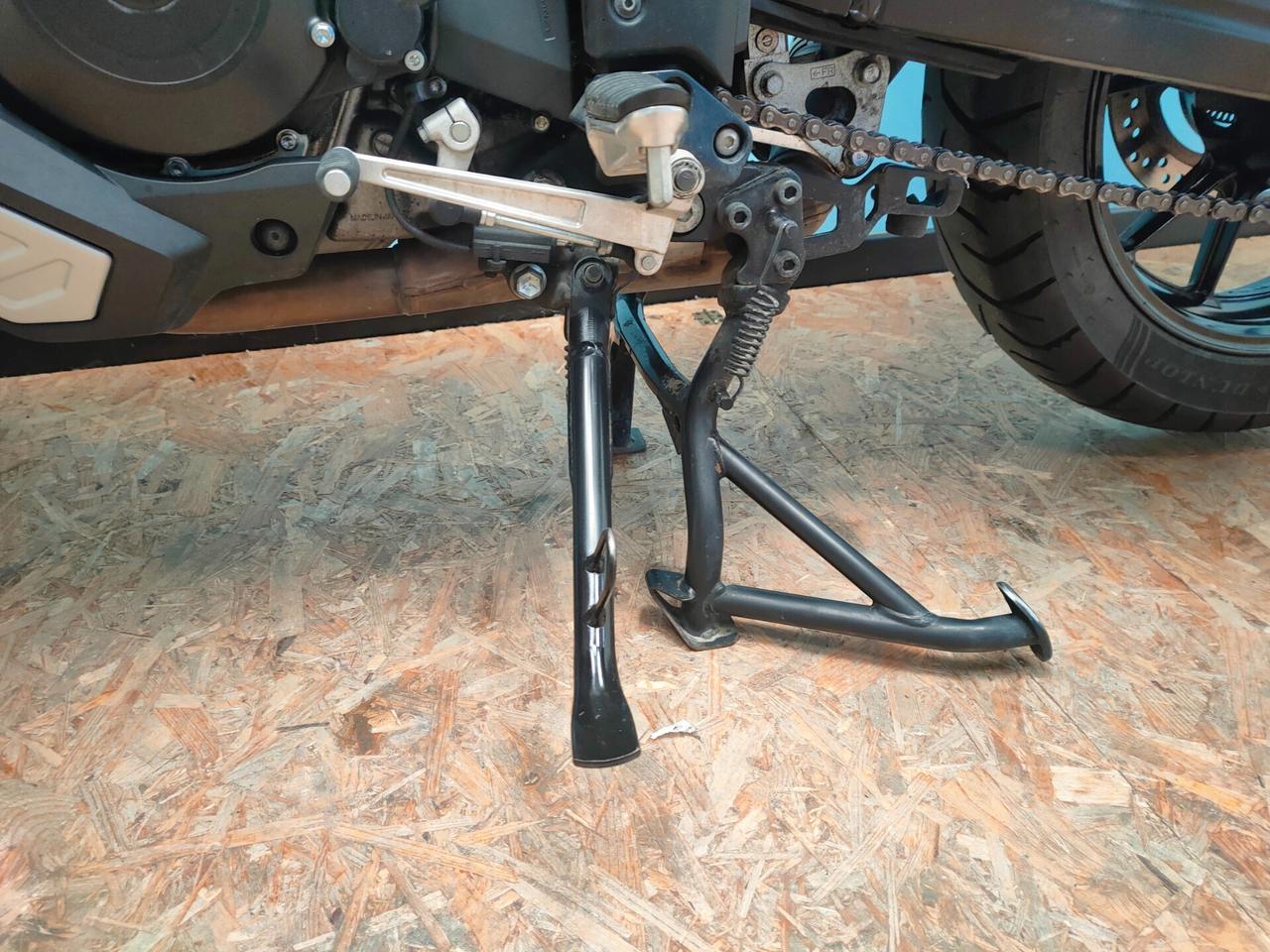 Suzuki V Strom DL 1000 soli 14.318 km.