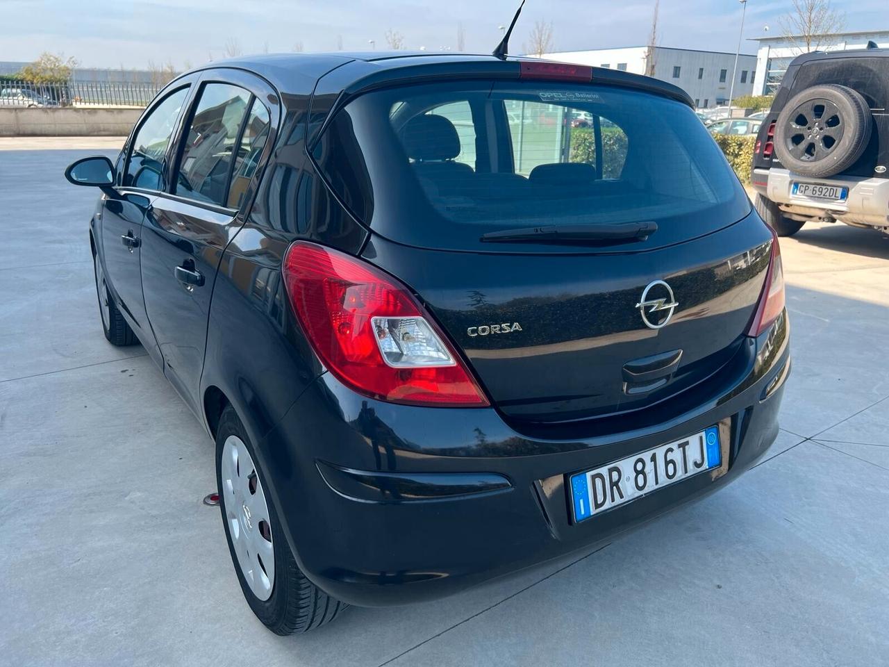 Opel Corsa 1.4 16V 5 porte Cosmo
