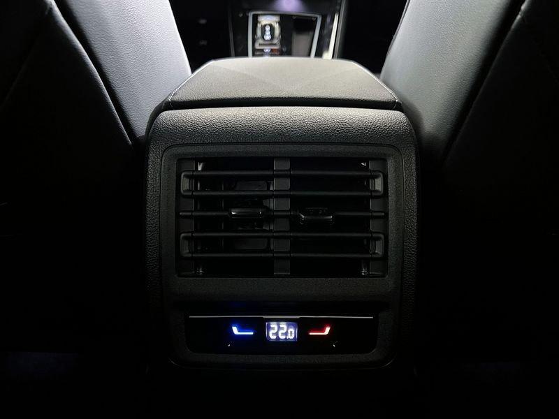 Volkswagen Golf Golf 1.5 etsi R-Line Plus 150cv dsg