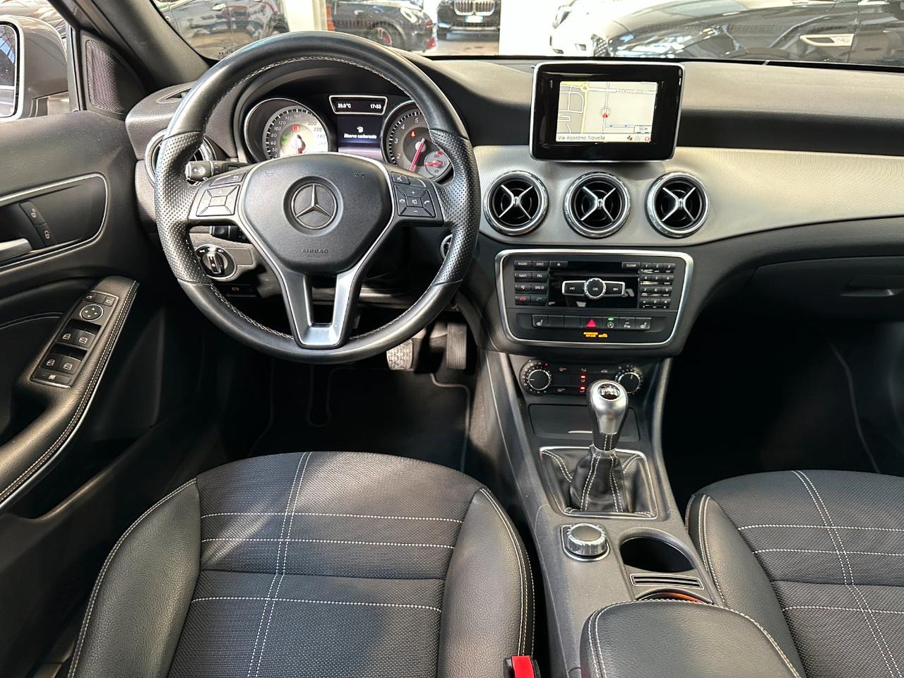 Mercedes GLA 200 Sport - Xeno - 18" - Navi - Sensori park
