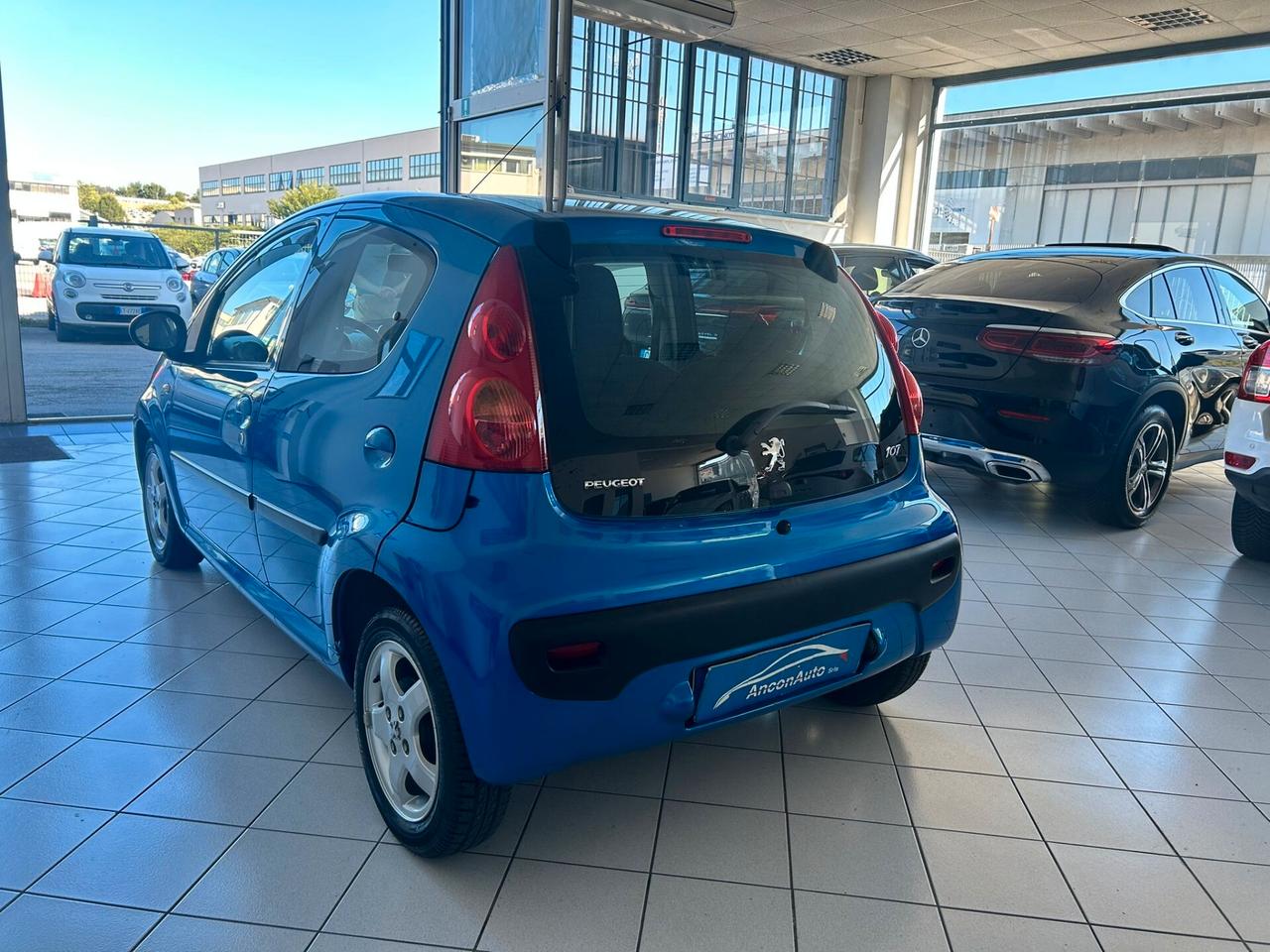 Peugeot 107 1.0b X NEOPATENTATI 2011