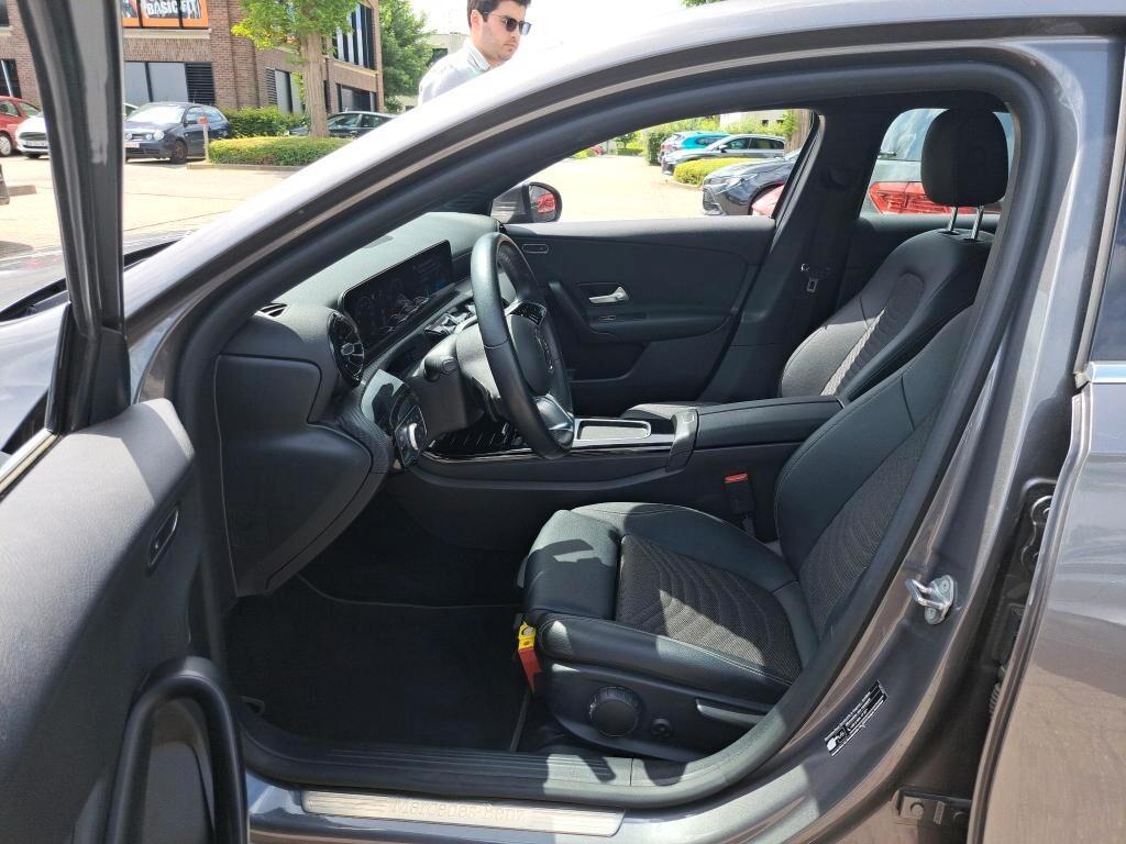 MERCEDES-BENZ A 180D NEW 115CV AUTOMATC BUSINESS LINE ( FARI LED - CRUISE - PELLE - NAVI PREMIUM - PARK ASSIST )