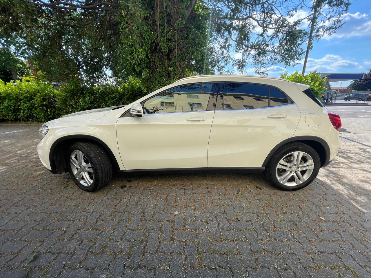 Mercedes-Benz GLA 200 200d