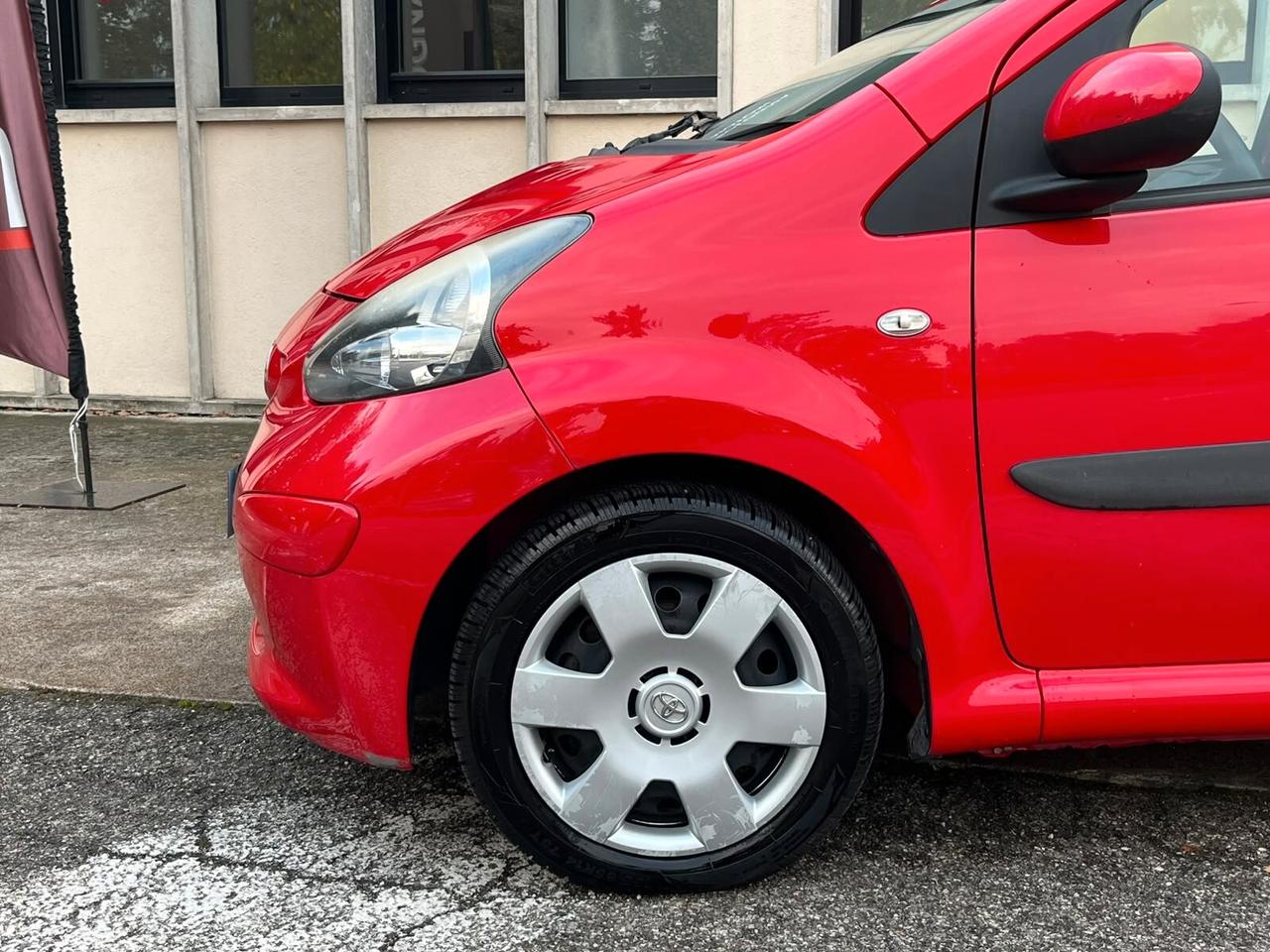Toyota Aygo 1.0 12V VVT-i 5 porte - NEOPATENTATI