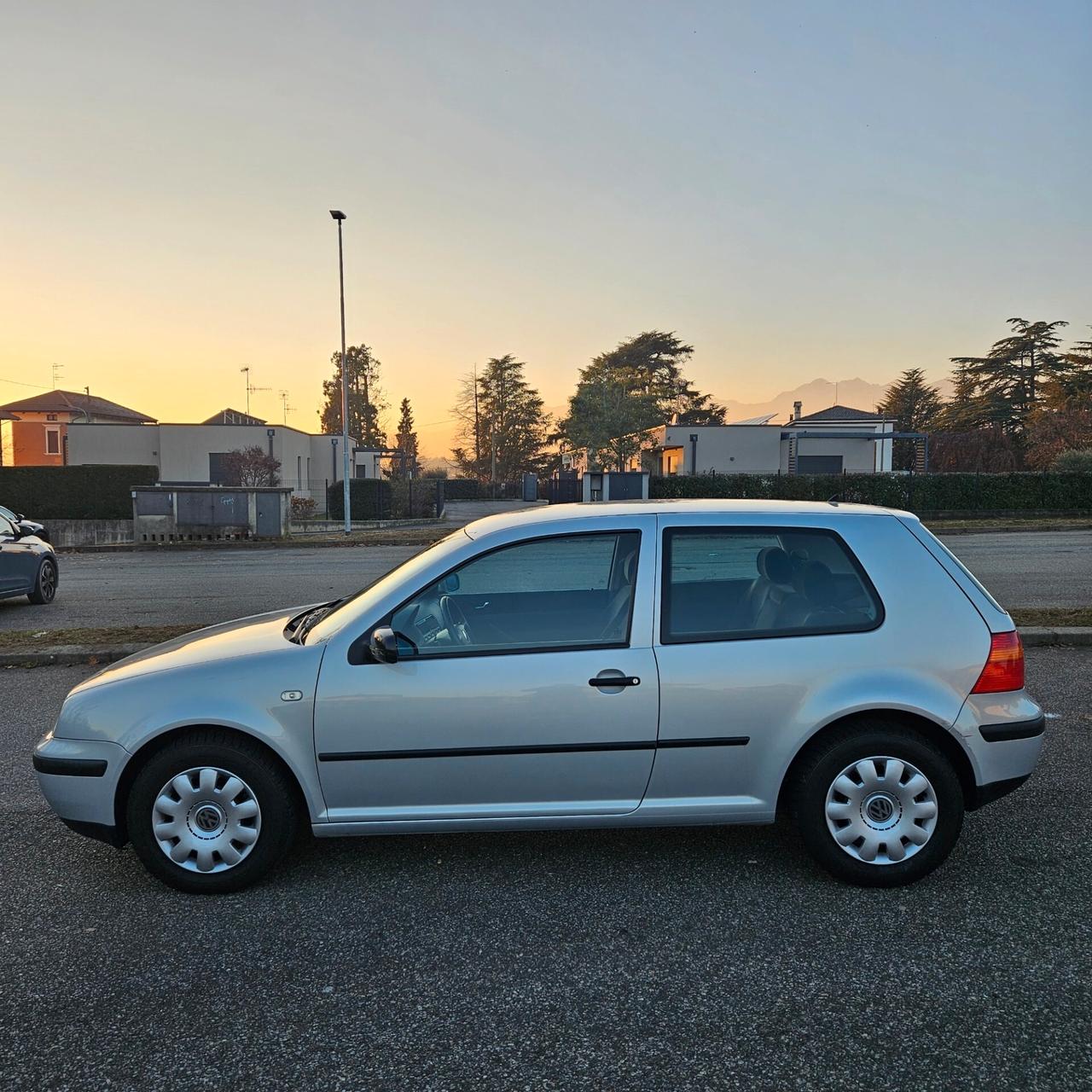 Volkswagen Golf 1.8 cat 3 porte Highline