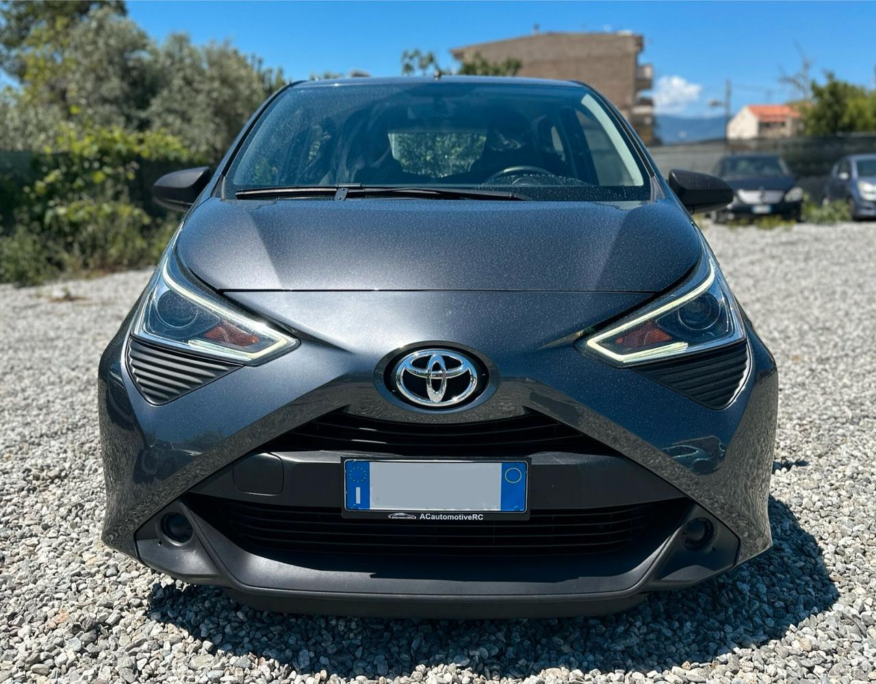 Toyota Aygo Connect 1.0 VVT-i 72 CV 5 porte x-play