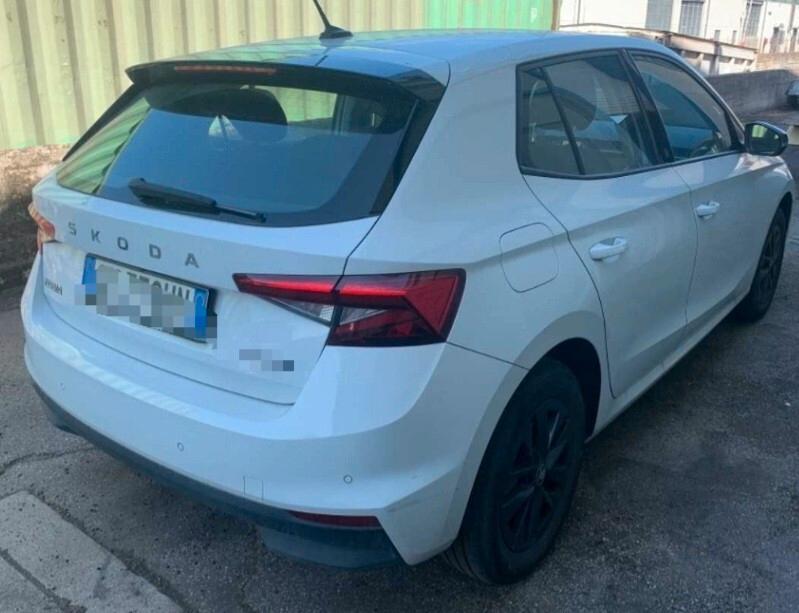 Skoda Fabia 1.0 MPI 80 CV Young Edition Retrocamera