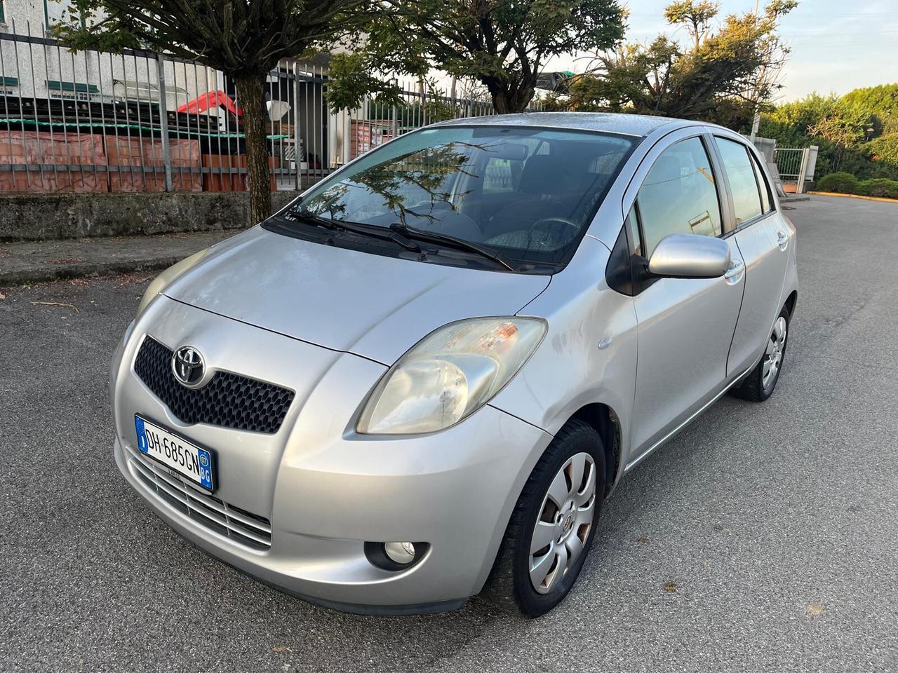 Toyota Yaris 1.0 5 porte