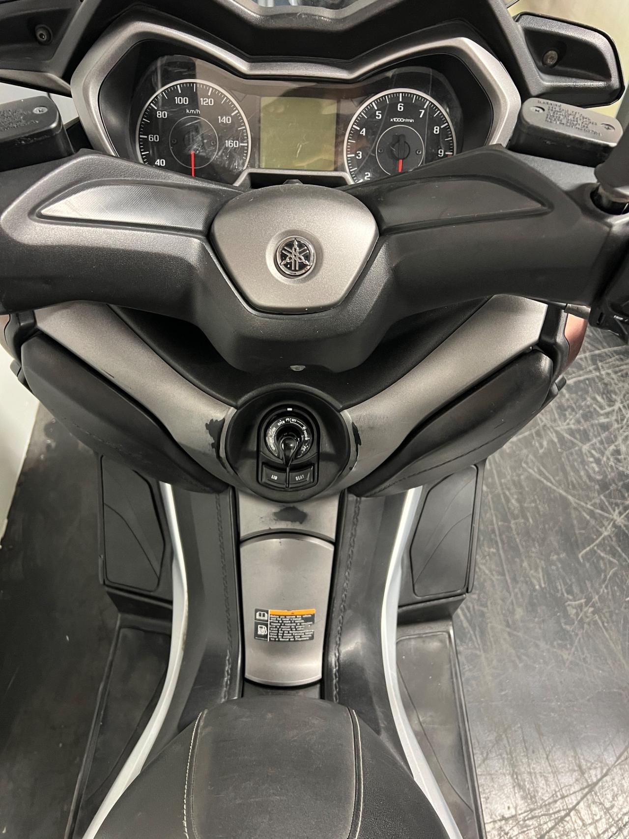 Yamaha X-Max 300