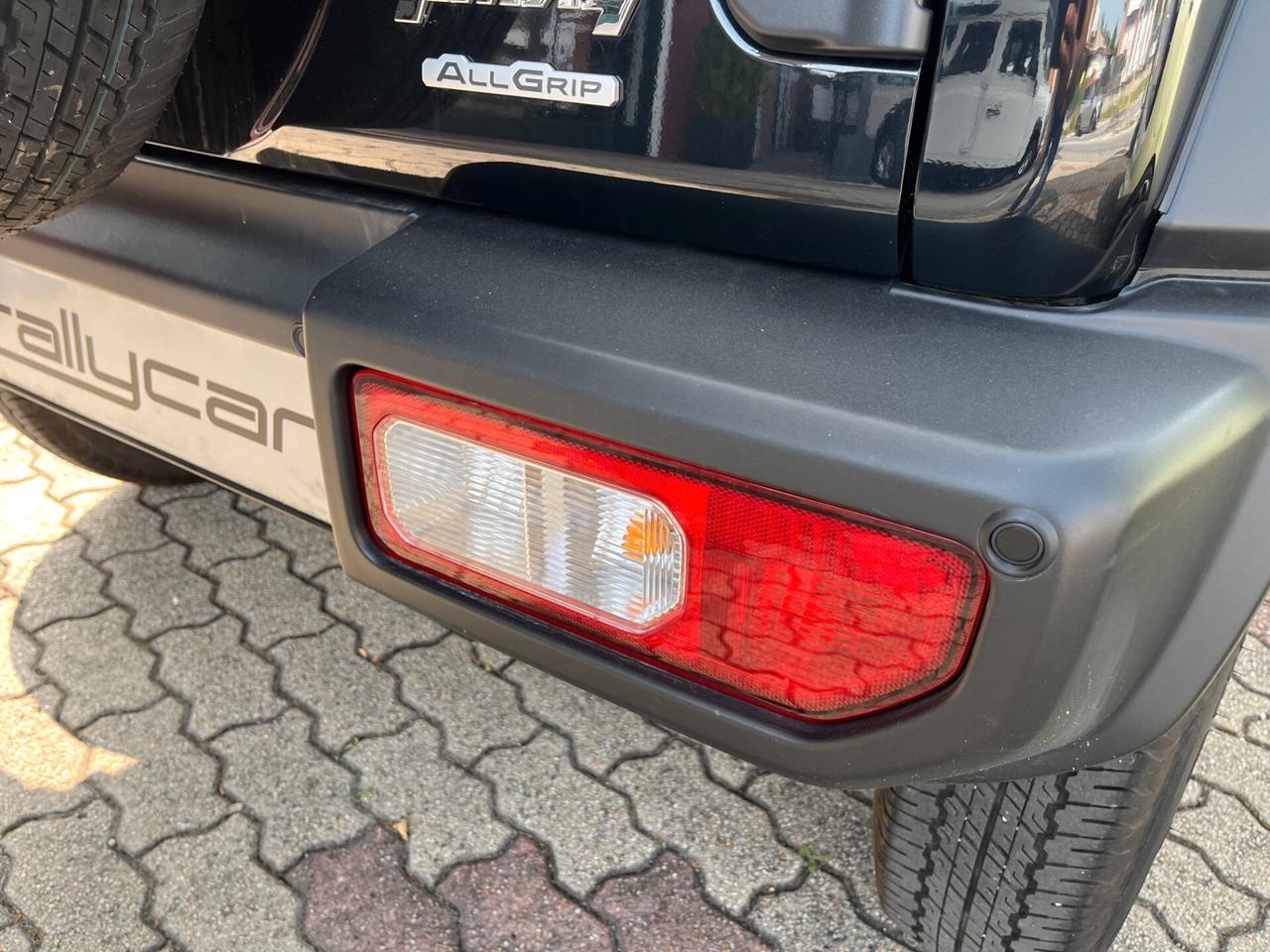 Suzuki Jimny 1.5 5MT PRO (N1) - 12/2023 - 9800km