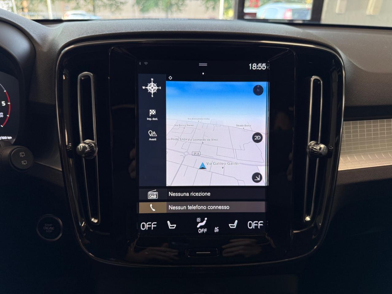 Volvo XC40 D4 AWD Geartronic Momentum TETTO APRIBILE PANORAMICO