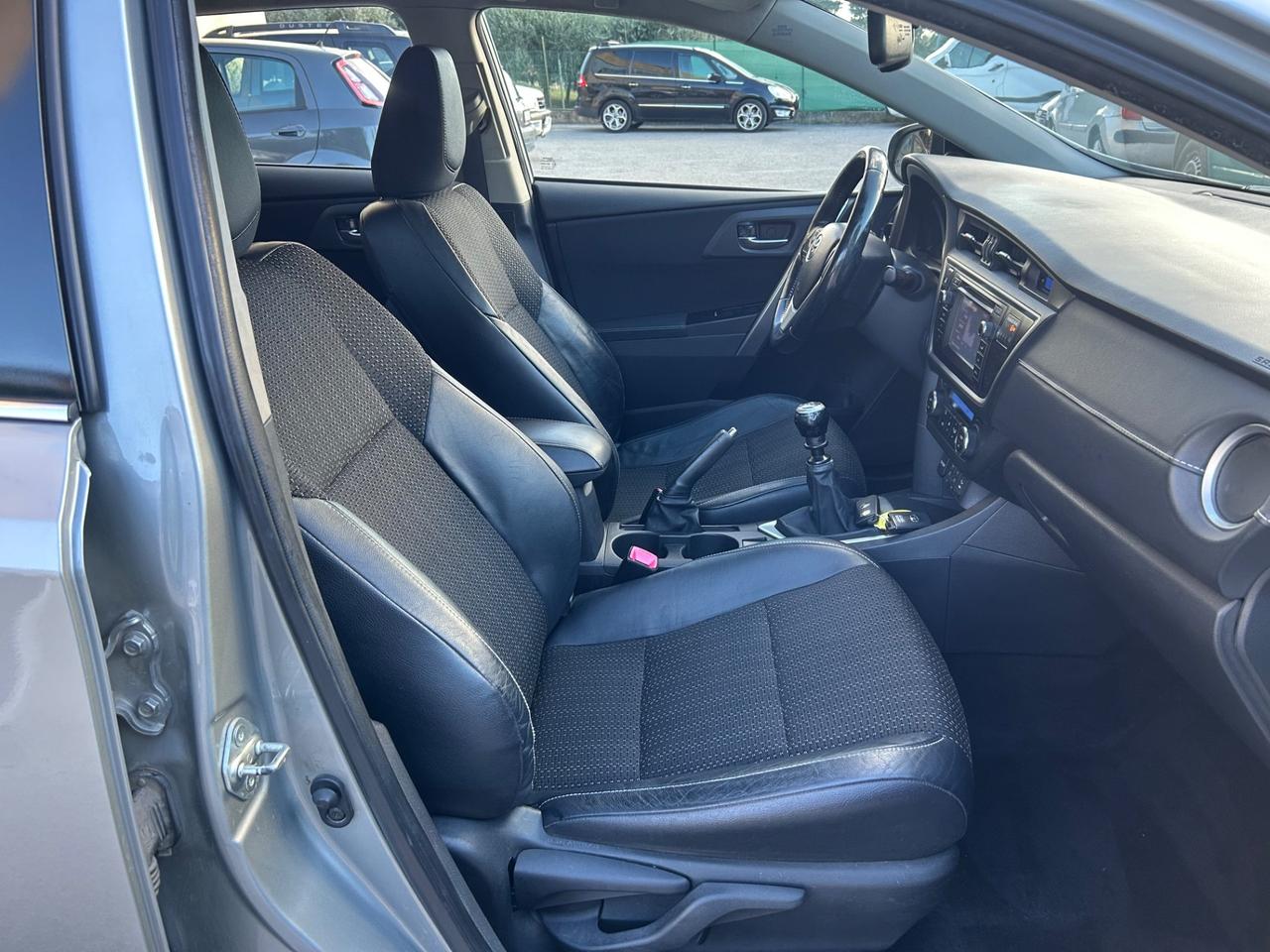 Toyota Auris 1.4 D-4D Lounge