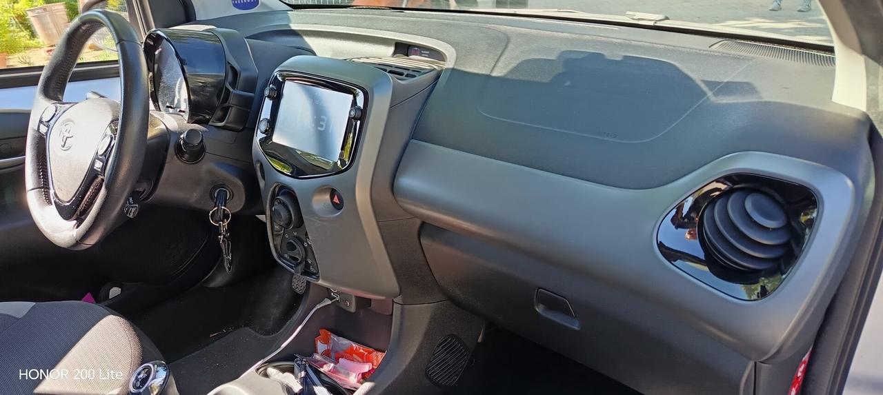 Toyota Aygo 5 Porte 5p 1.0 x-play 72cv