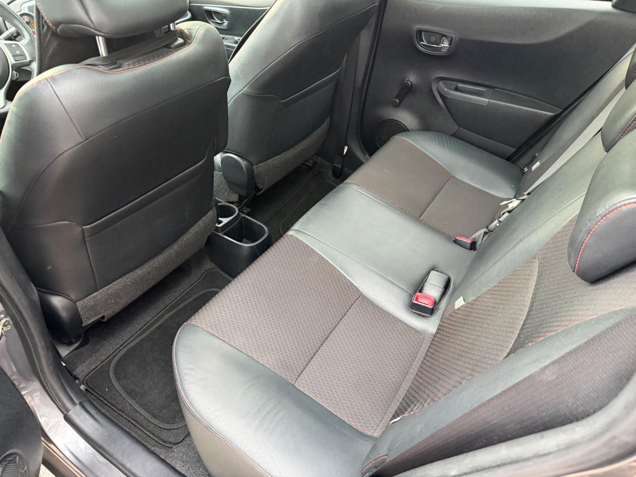 Toyota Yaris 1.3 5 porte Lounge