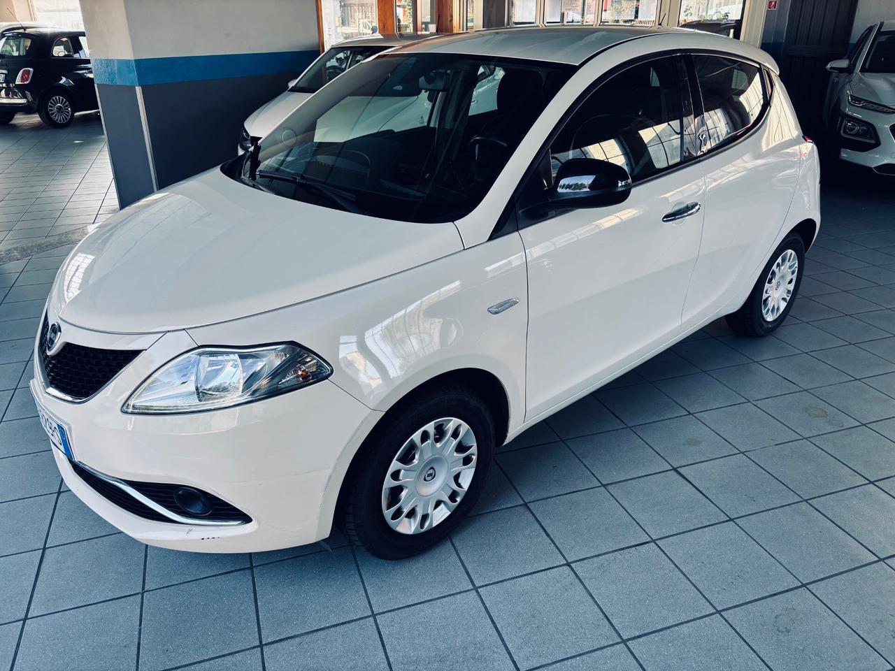Lancia Ypsilon 1.2 69 CV 5 porte Silver