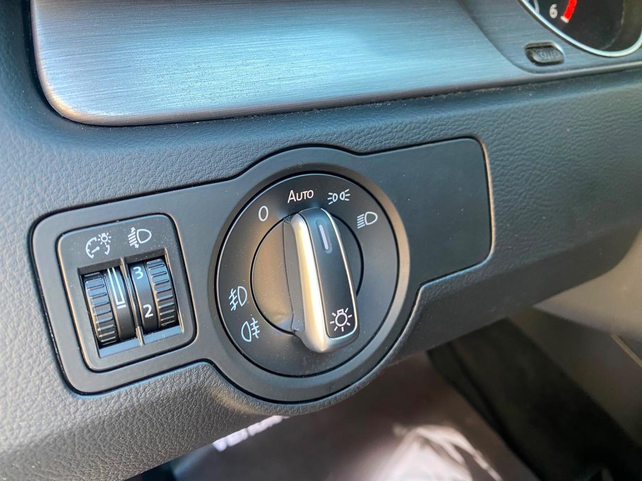 VOLKSWAGHEN PASSAT 1.6 TDI Highline NAVY 2014