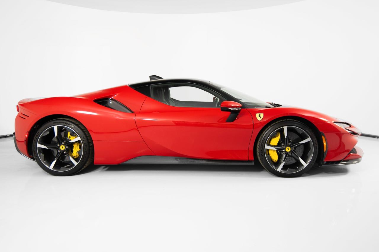 Ferrari SF90 Stradale NOLEGGIO LUNGO TERMINE - LEASING FULL INCLUSIVE