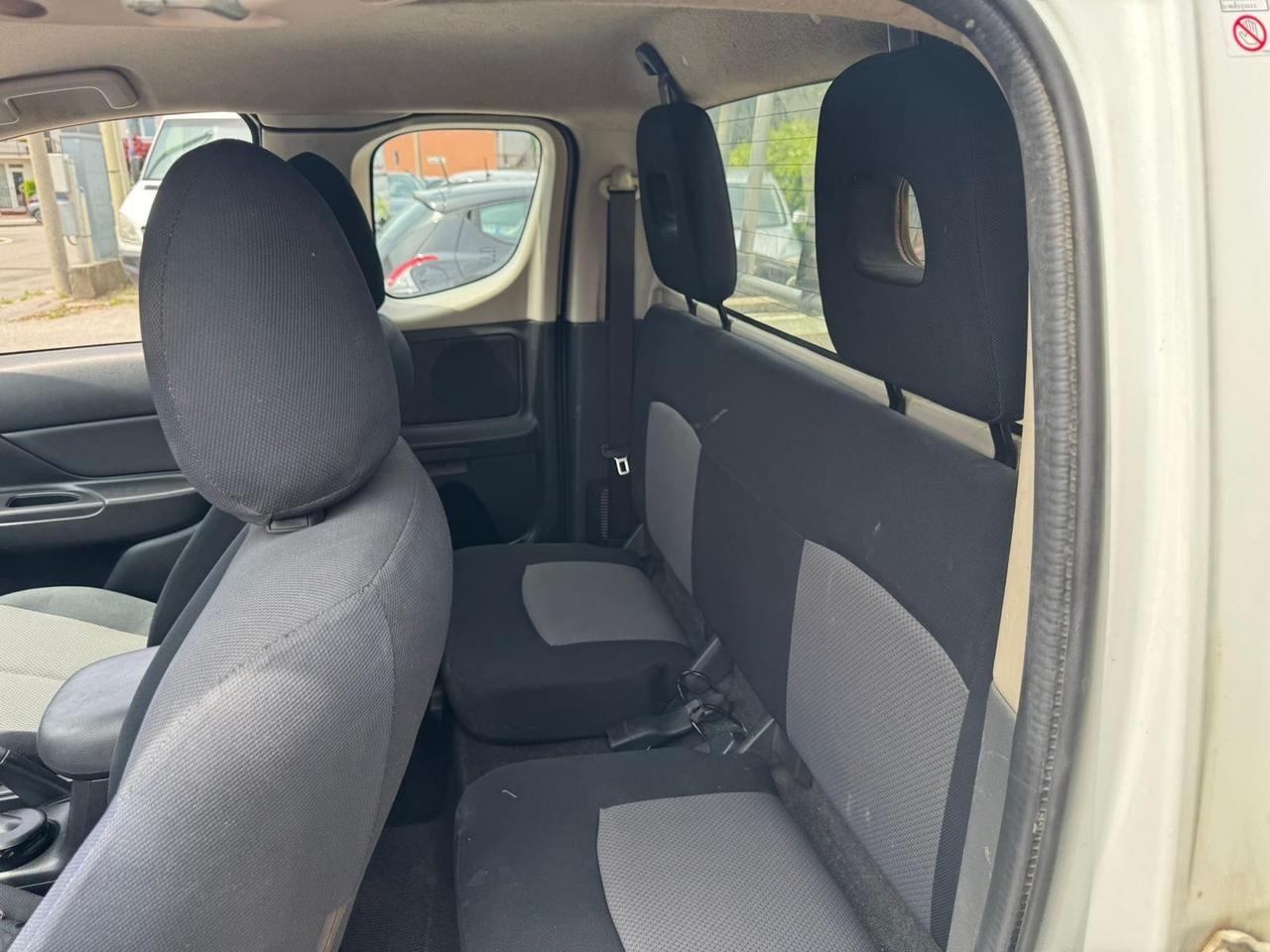 Mitsubishi L200 2.3 D Club Cab 4x4 Easy Select Invite Connect