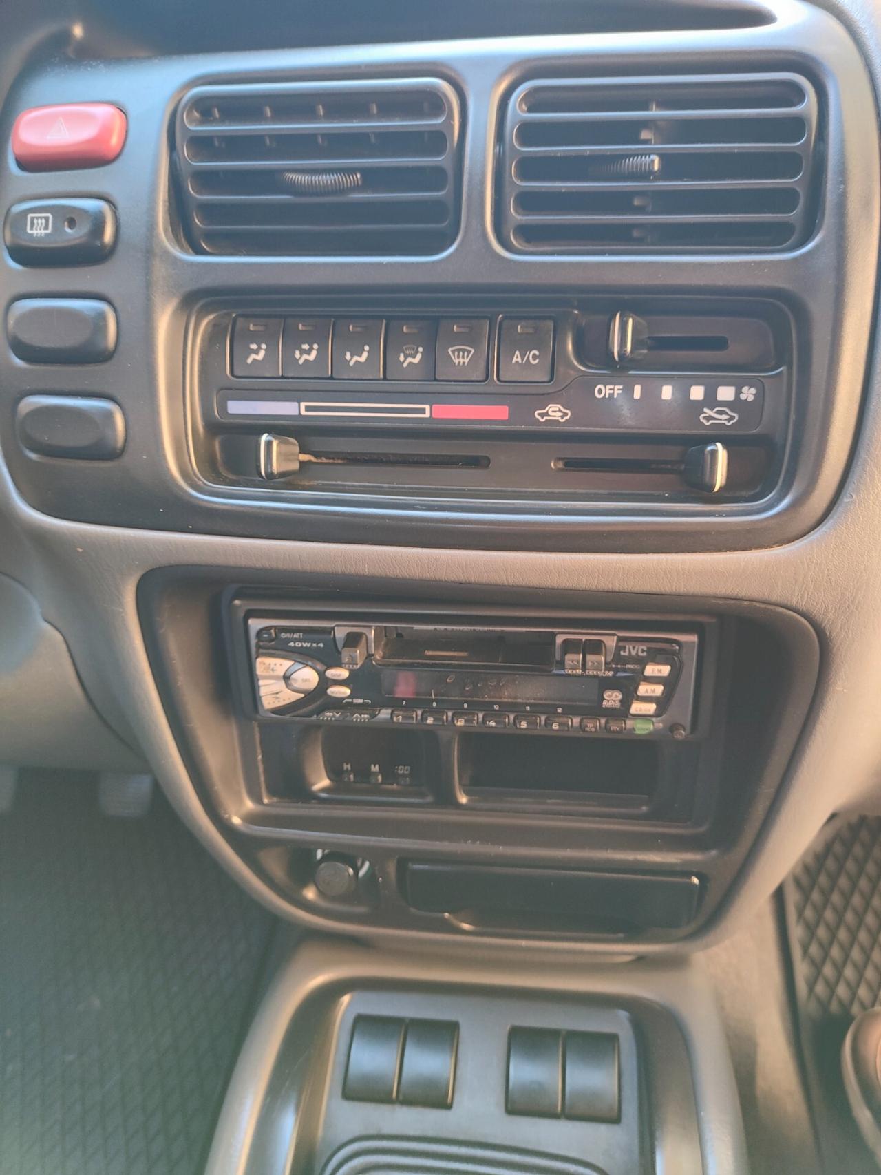Suzuki Grand Vitara 4x4 1.6i 16V cat 3 porte GPL