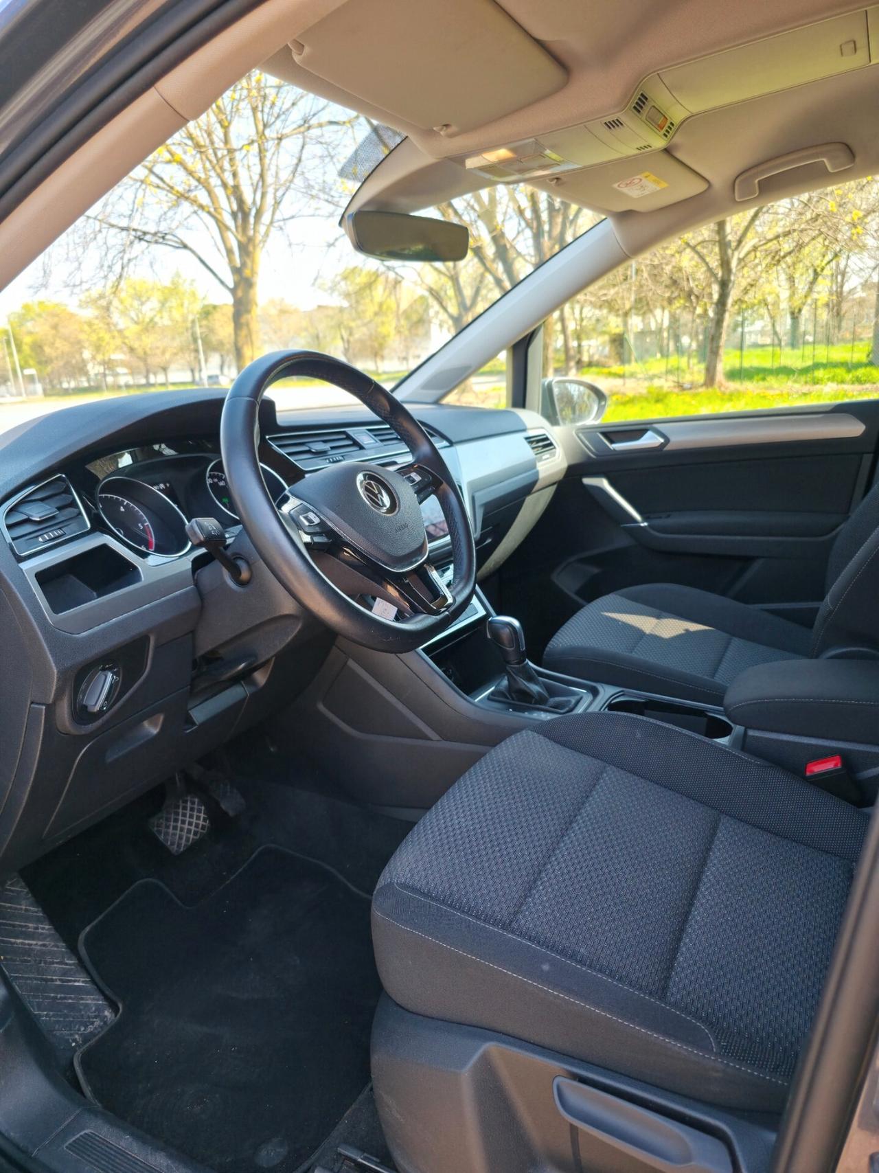 Volkswagen Touran 7 Posti 2.0 TDI 150 CV SCR DSG Executive BlueMotion Tech. TAGLIANDI UFFICIALI