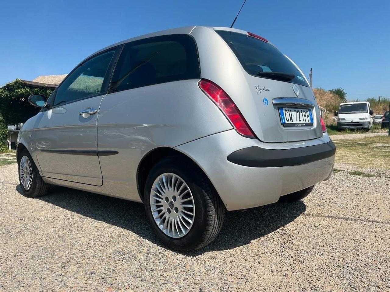 Lancia Ypsilon 1.2 16V Argento