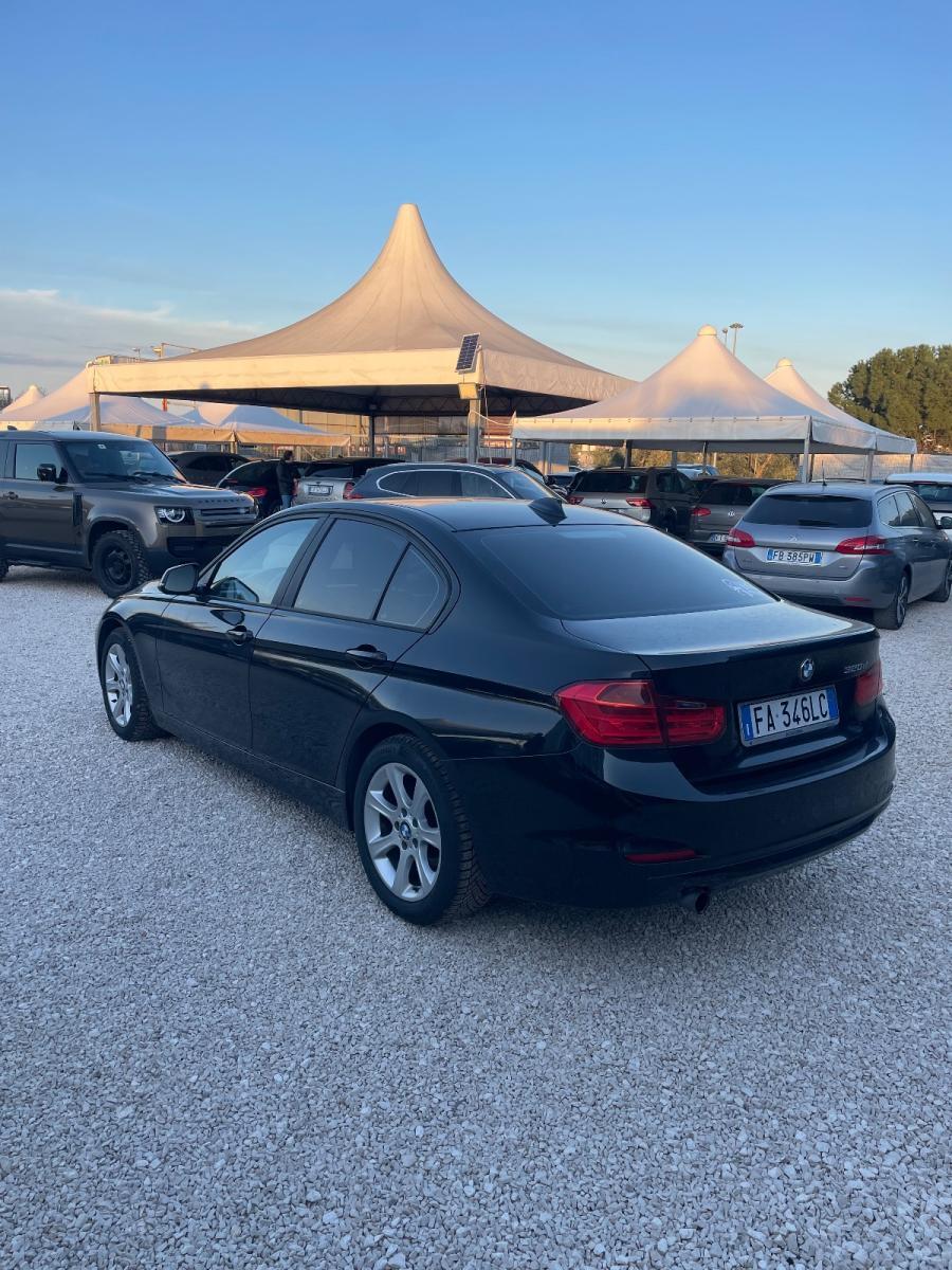BMW - Serie 3 - 320d Luxury
