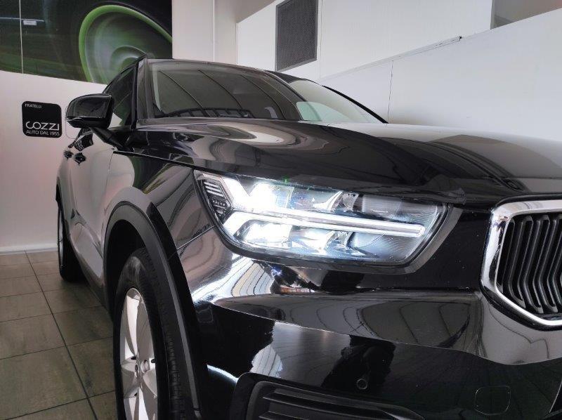 VOLVO XC40 (2017-->) - XC40 T2 Geartronic Momentum Core N1