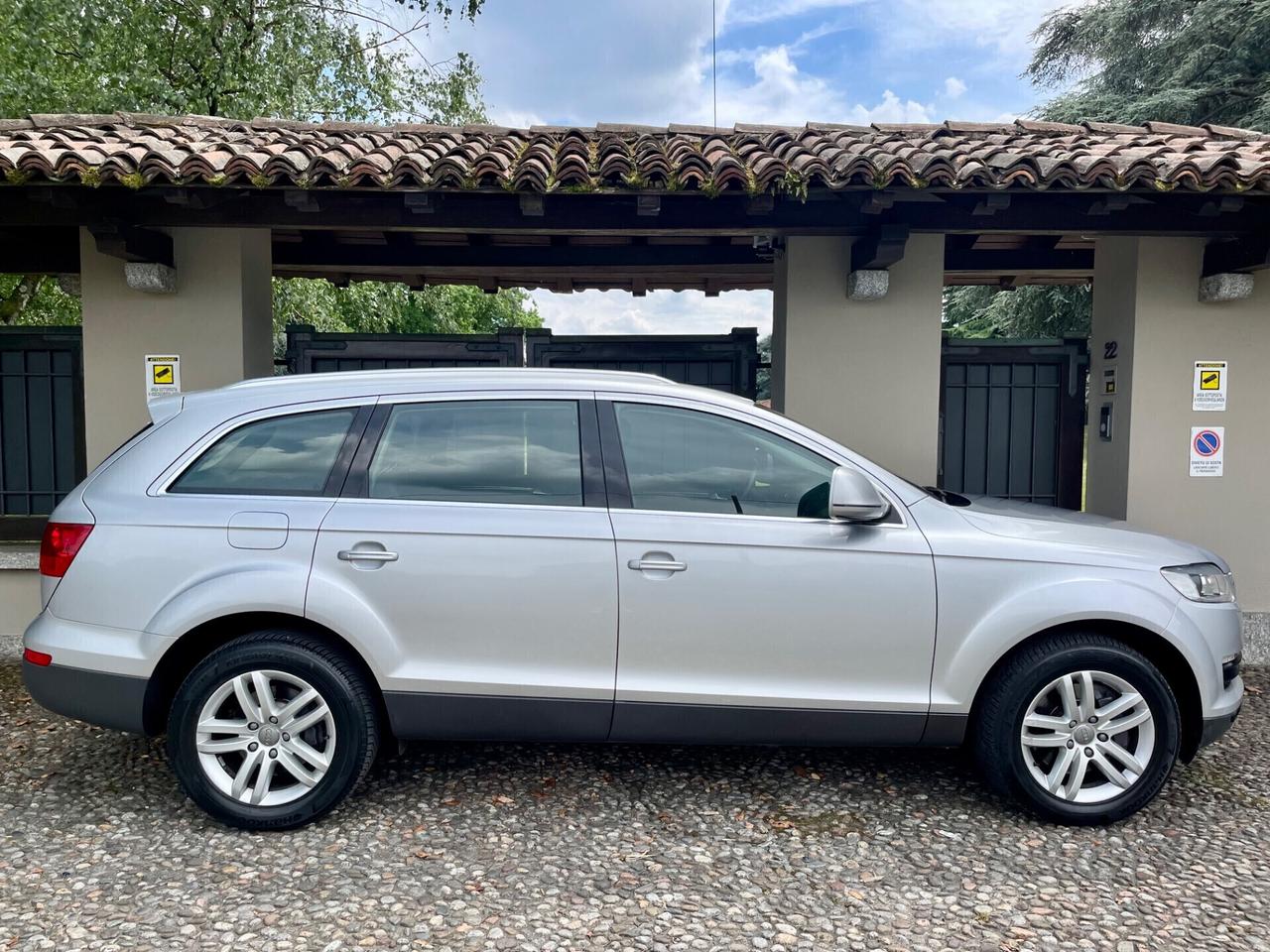 Audi Q7 3.0 V6 TDI 233CV quattro tiptronic *SOLO 122000 KM*