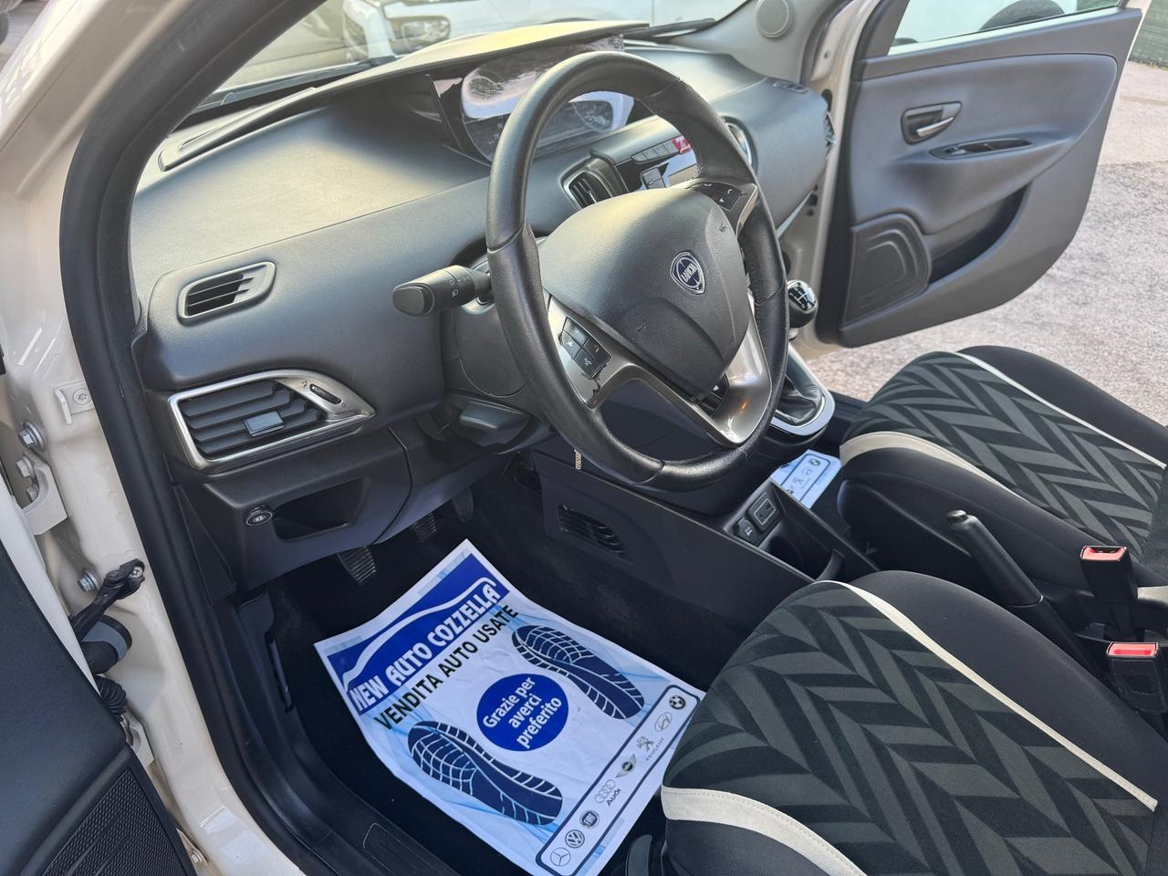 Lancia Ypsilon 1.2 69 CV 5 porte GPL Ecochic Silver