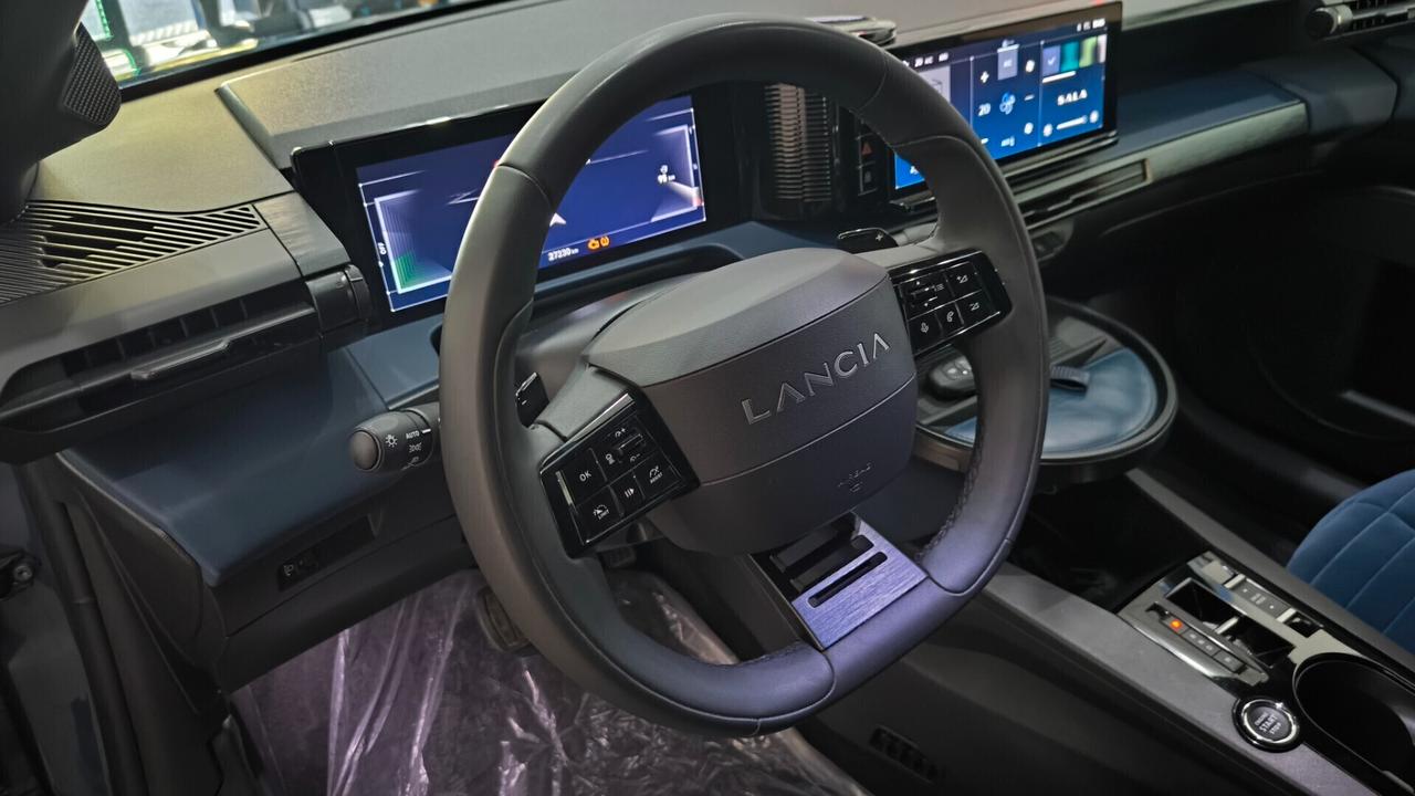 Lancia Ypsilon Hybrid e-DCT Edizione Cassina