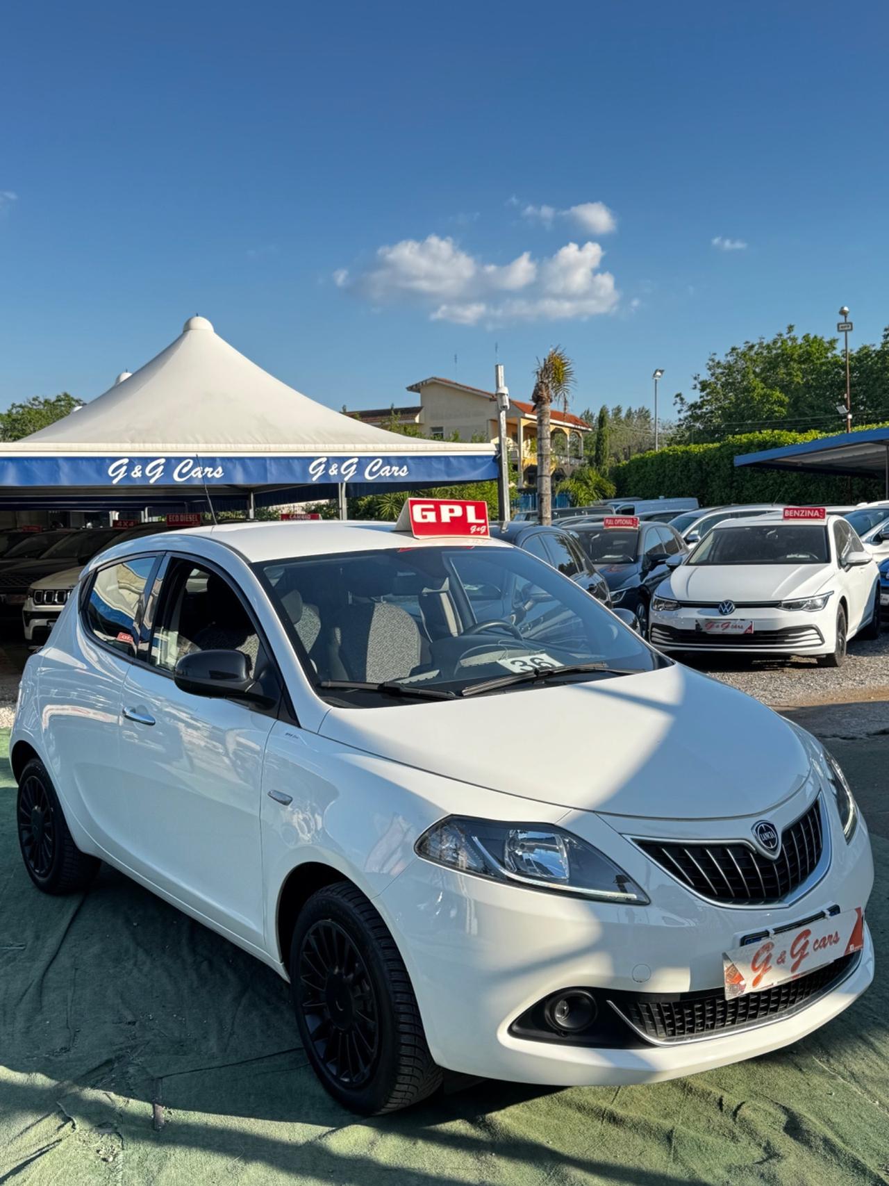 Lancia Ypsilon 1.2 69 CV 5 porte GPL Silver