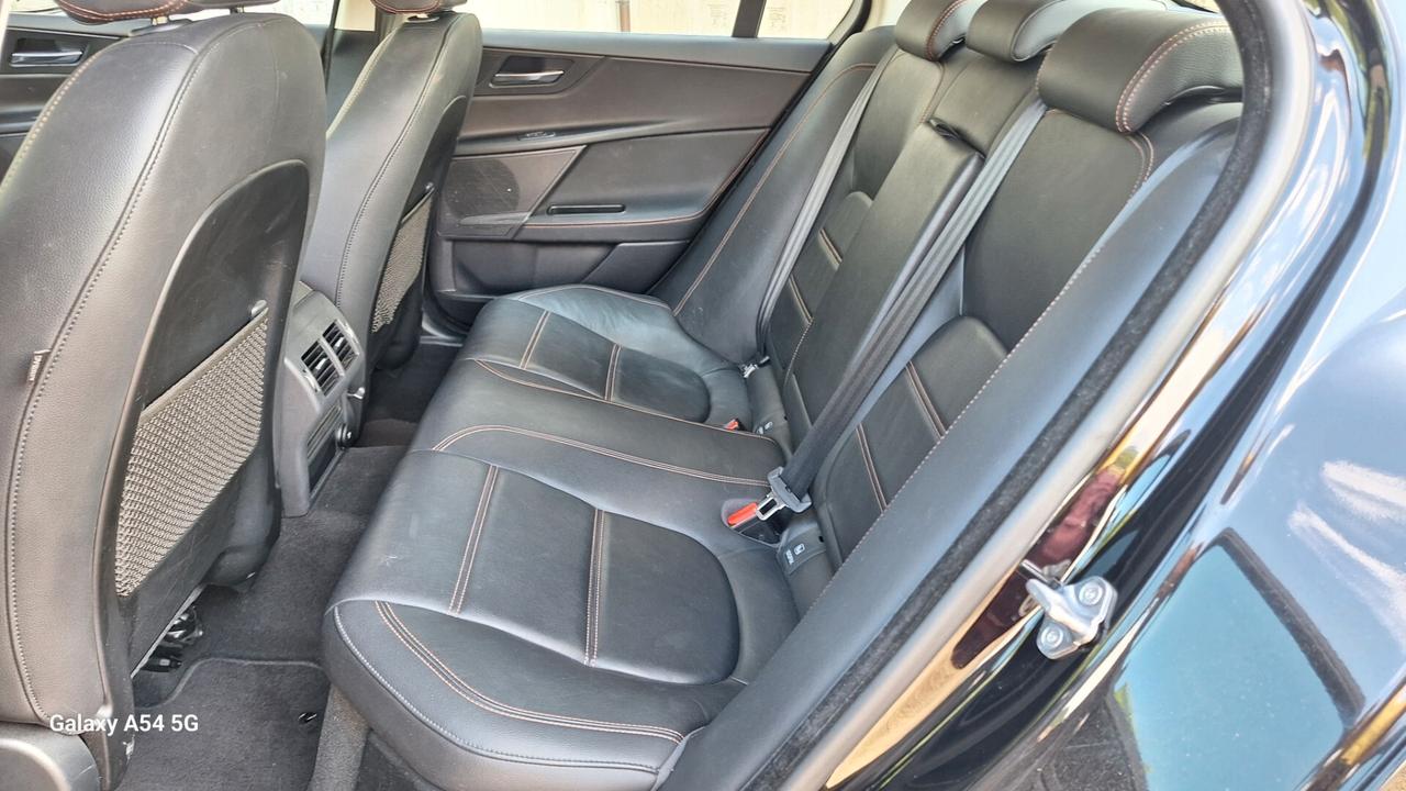 Jaguar XE 2.0 D 180 CV aut. Prestige