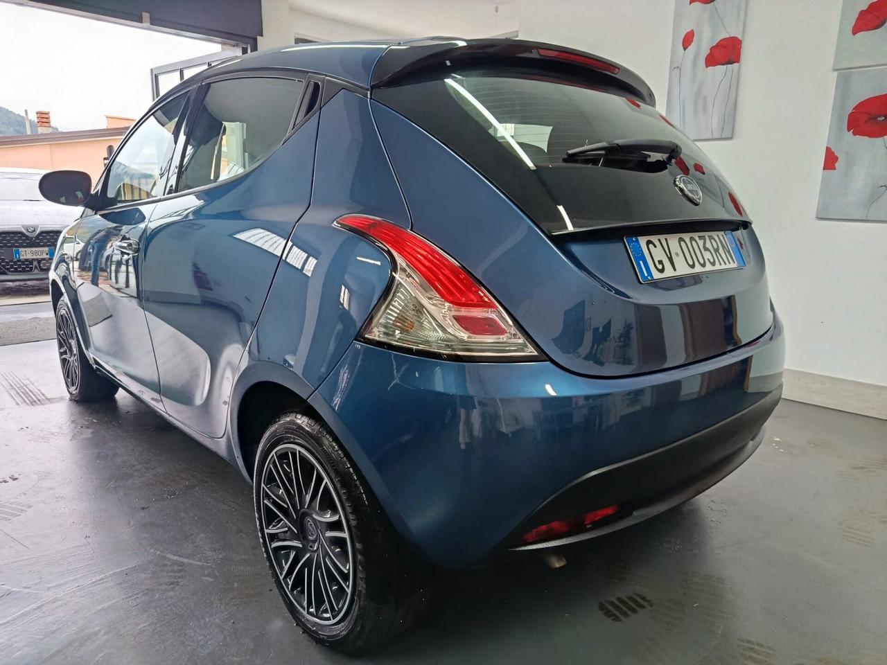 Lancia Ypsilon 1.0 FireFly 5 porte S&S Hybrid Gold