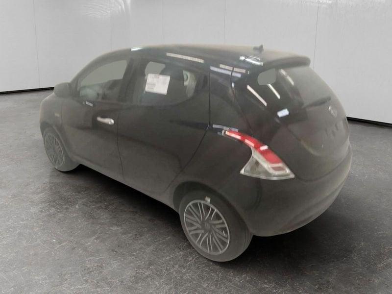 Lancia Ypsilon 1.0 firefly hybrid Platino s&s 70cv