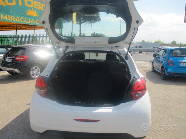 Peugeot 208 Peugeot 208 208 PURE TECH 1.2 BENZ 82