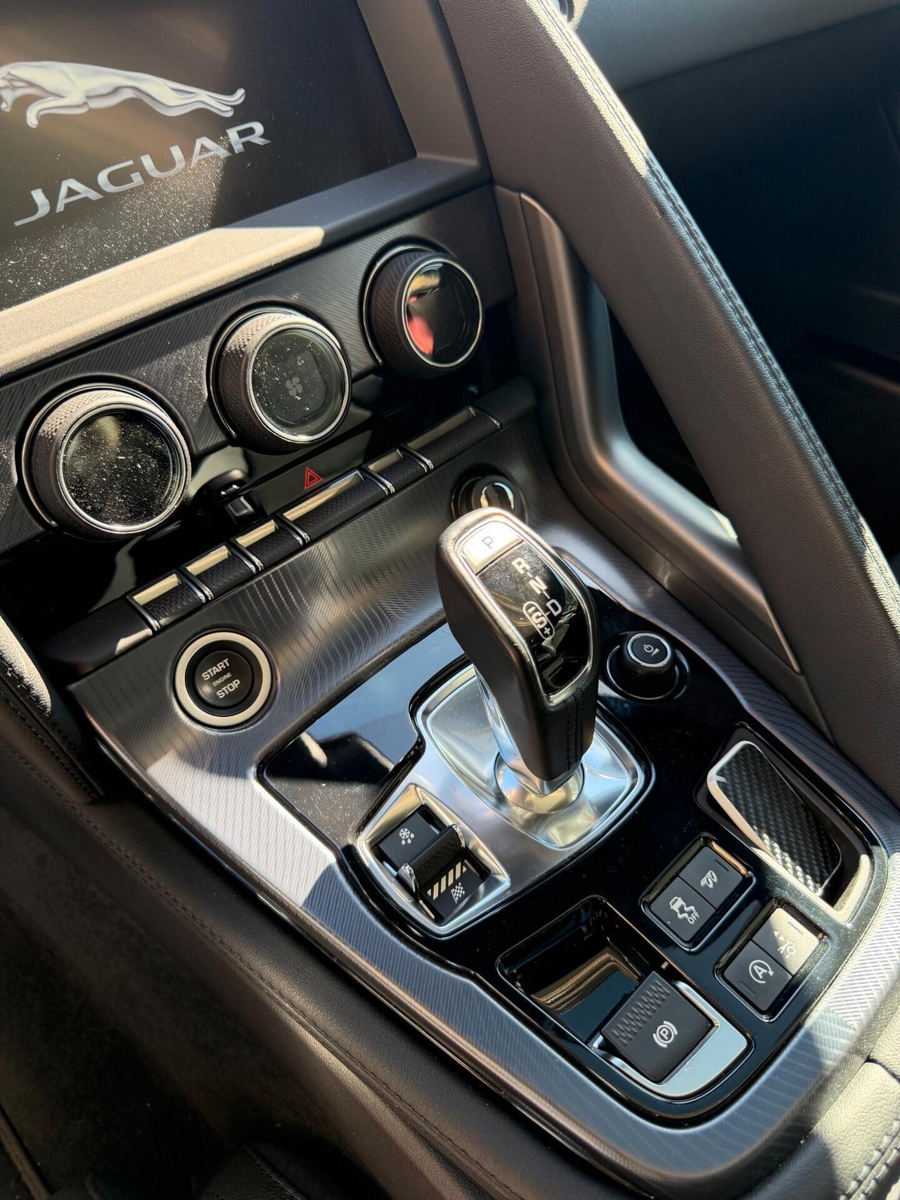 Jaguar F-Type 2.0 P300 300CV R-Dynamic - Grigio Satinato SVO