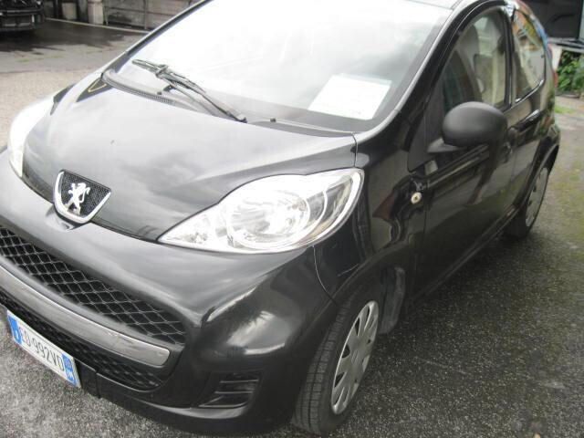 Peugeot 107 1.0 5 porte NEOPATENTATI