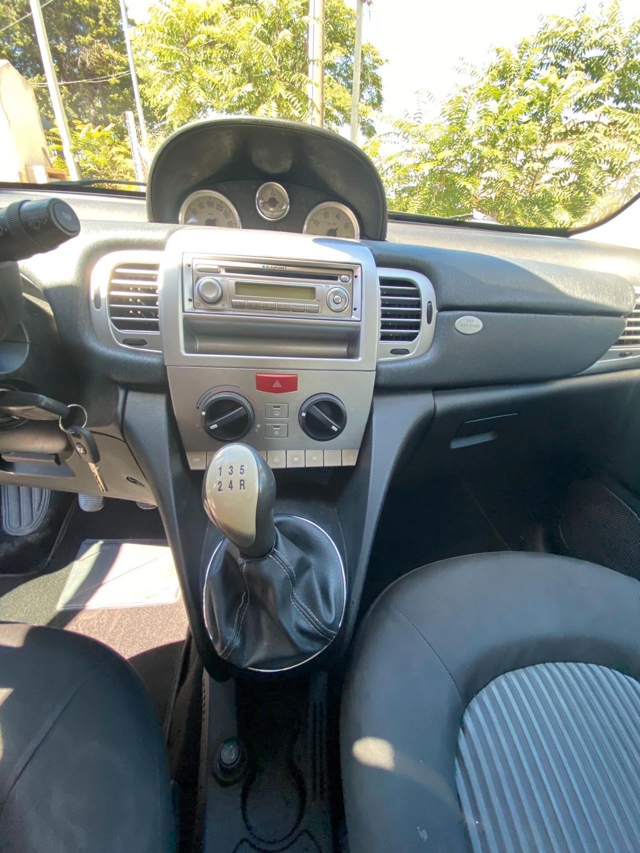 Lancia Ypsilon 1.3 MJT 75 CV Argento