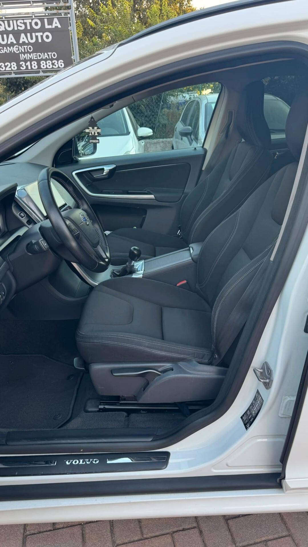 Volvo XC 60 XC60 D4 R-design Kinetic