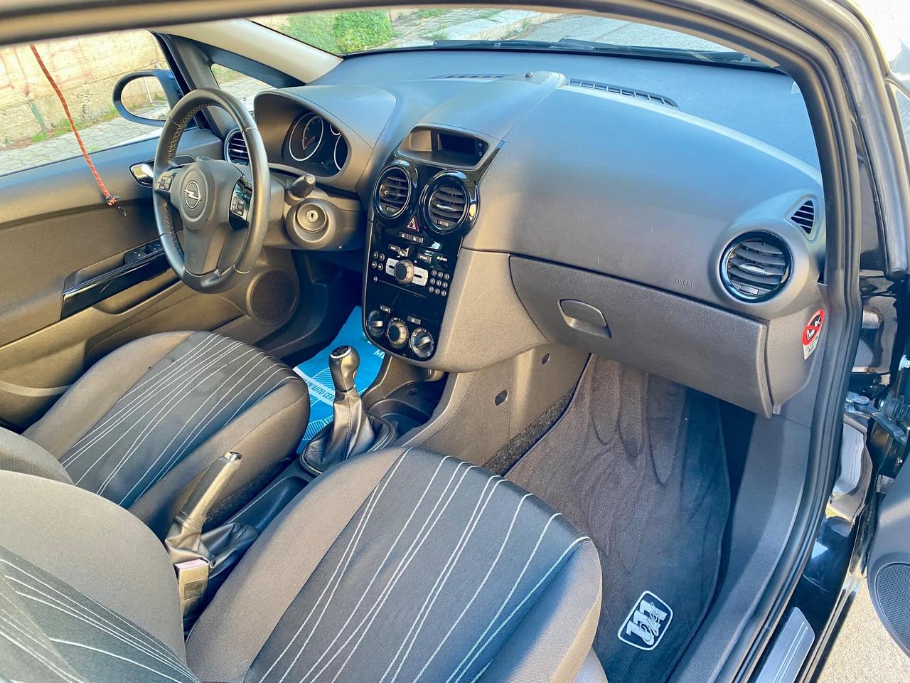 Opel Corsa 1.2 80CV 5 porte Cosmo