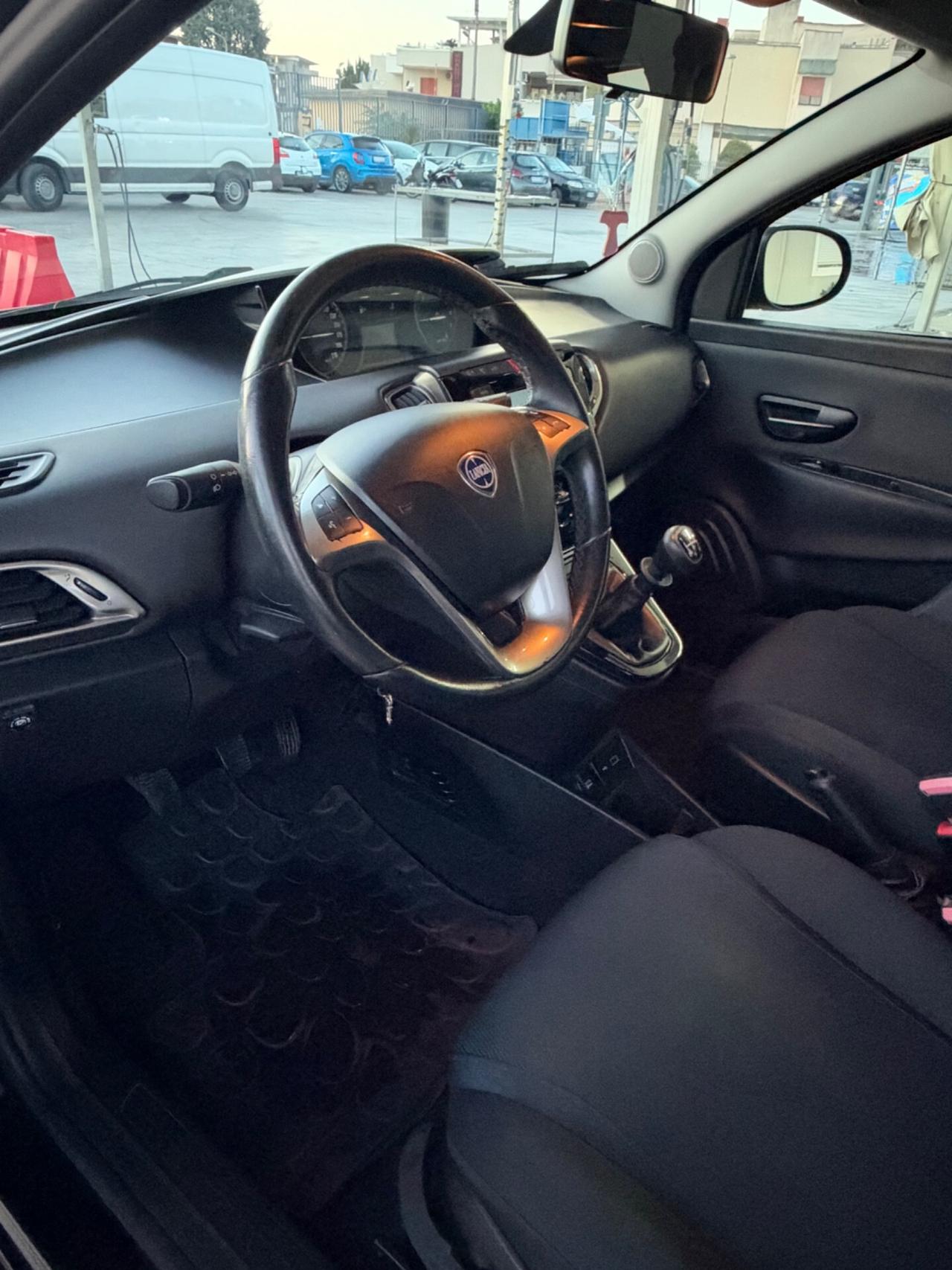 Lancia Ypsilon 1.2 69 CV 5 porte GPL Ecochic Platinum
