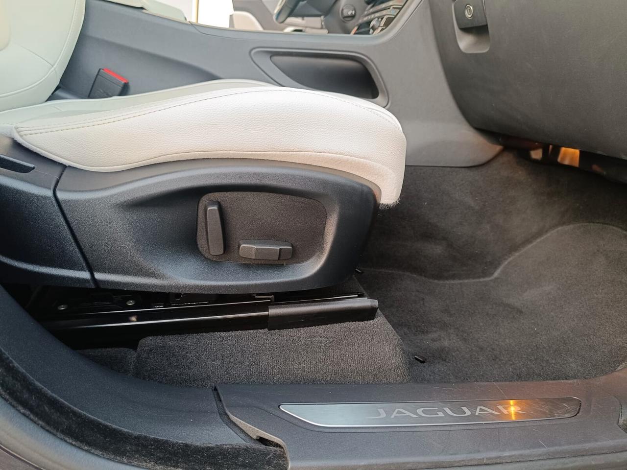 Jaguar F Pace 2.0d Prestige 2017, MOTORE NUOVO