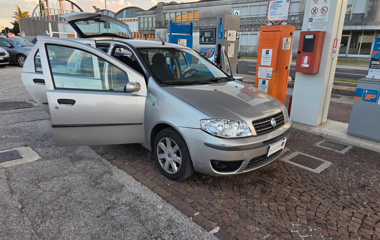 Fiat Punto 1.3mtj 5p anno 2003 con 342.000km Neopatentati ok