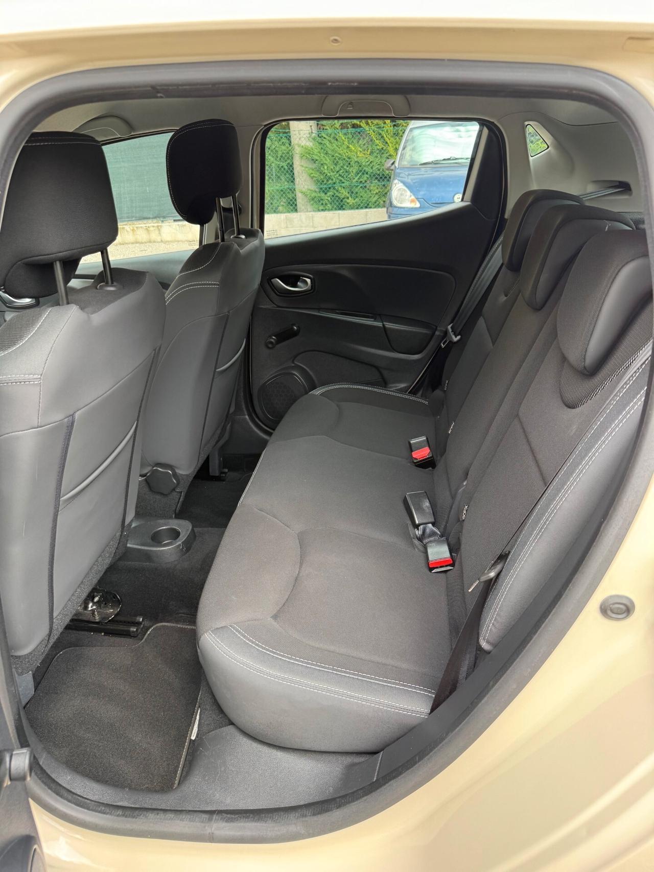 Renault Clio 1.5 dci - NEOP. - NAV. - 12 MESI DI GAR. -