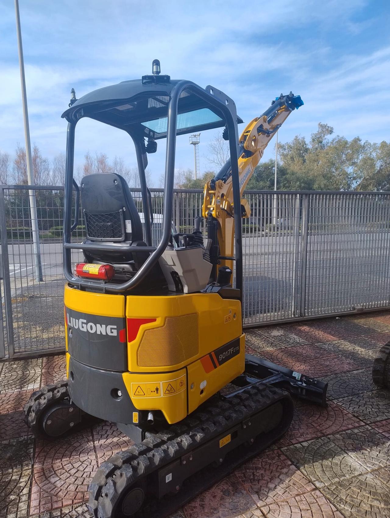Escavatore Nuovo LiuGong 9017F (18 Quintali)