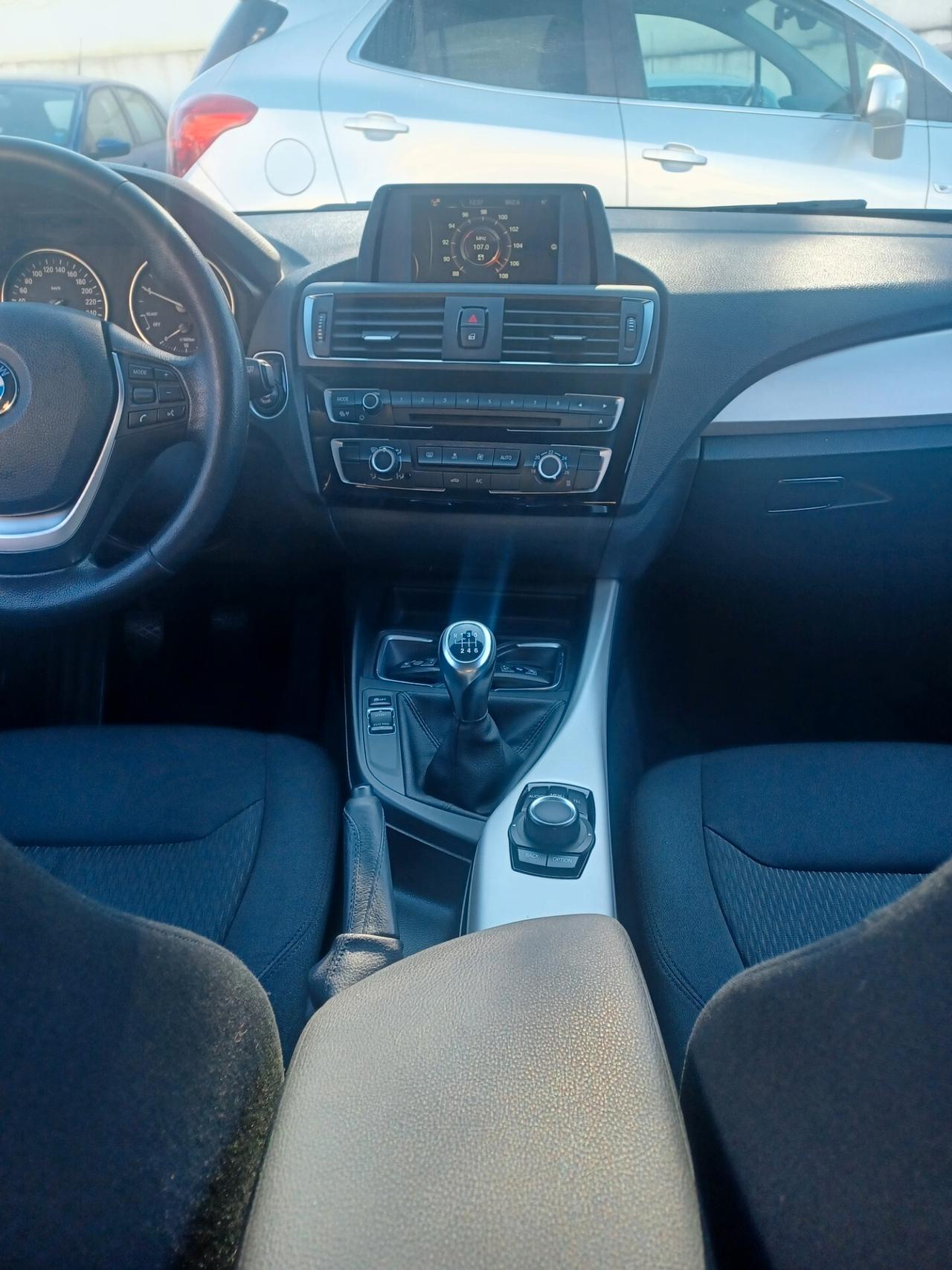 Bmw 116 d Urban LED BIXENO ANNO 2015