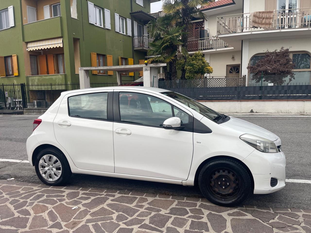 Toyota Yaris 1.0 5 porte Active